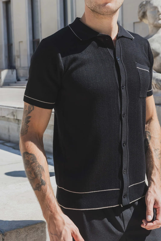Camicia a Maniche Corte – Eleganza Estiva